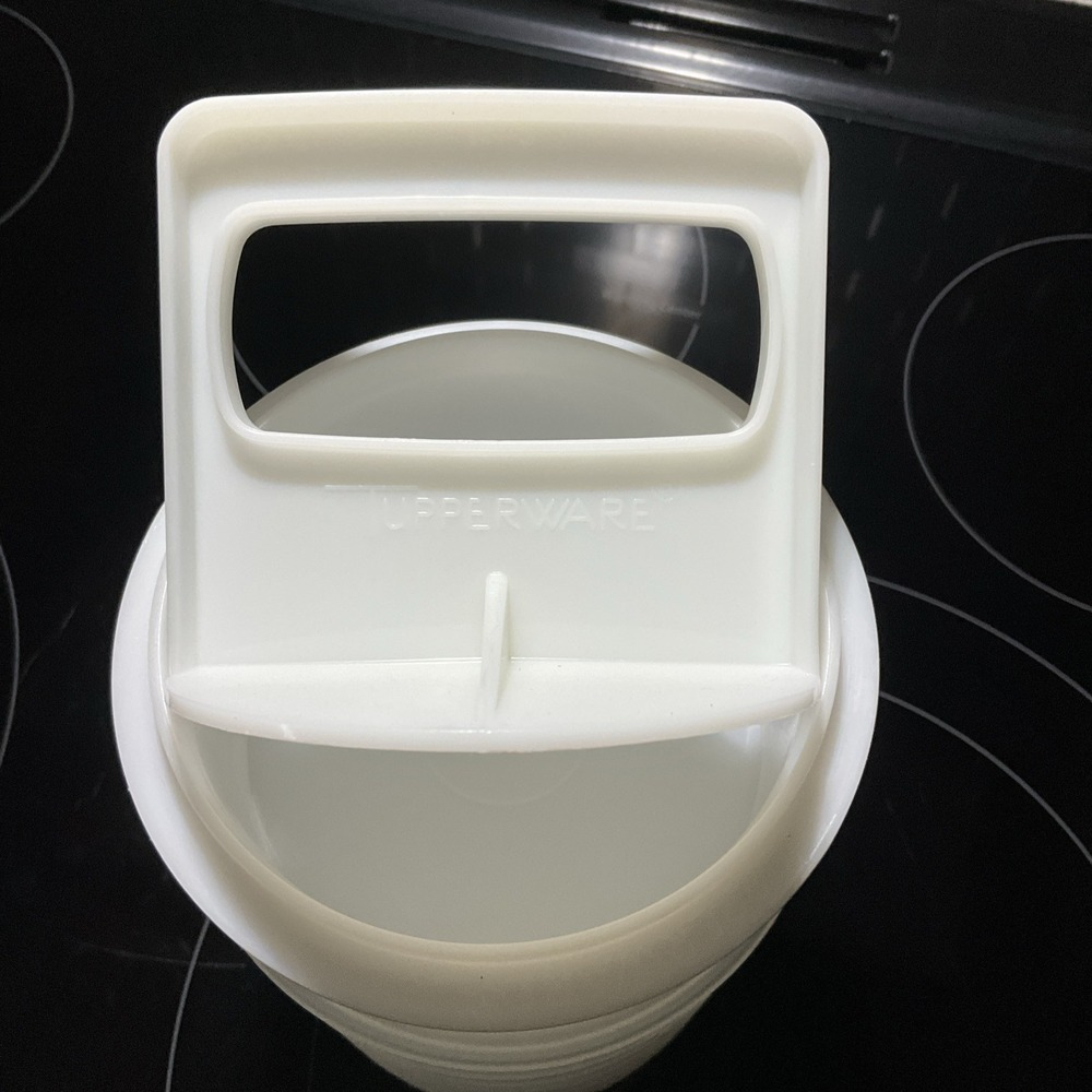 TUPPERWARE 4 inch 1/4 lb Hamburger Burger Press 882 884 lid Seal 6 Keepers - Picture 6 of 8